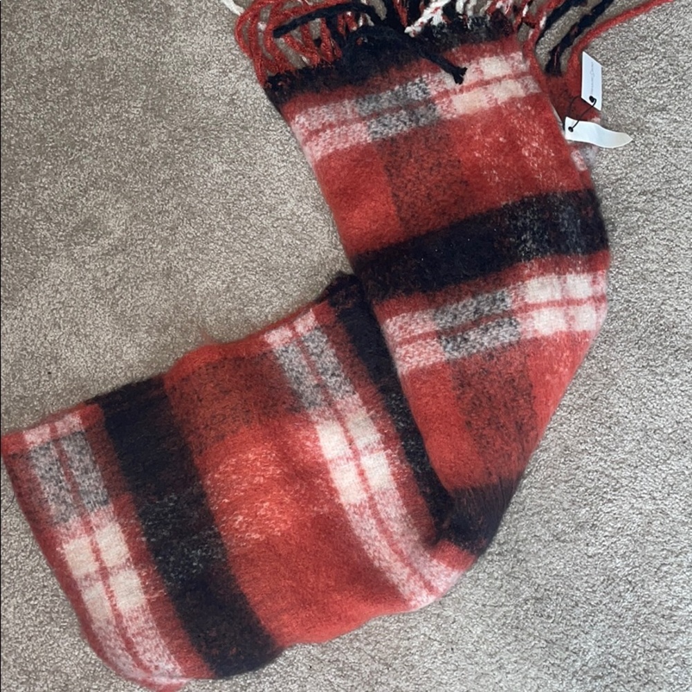 Warm cozy never worn Scarf!!